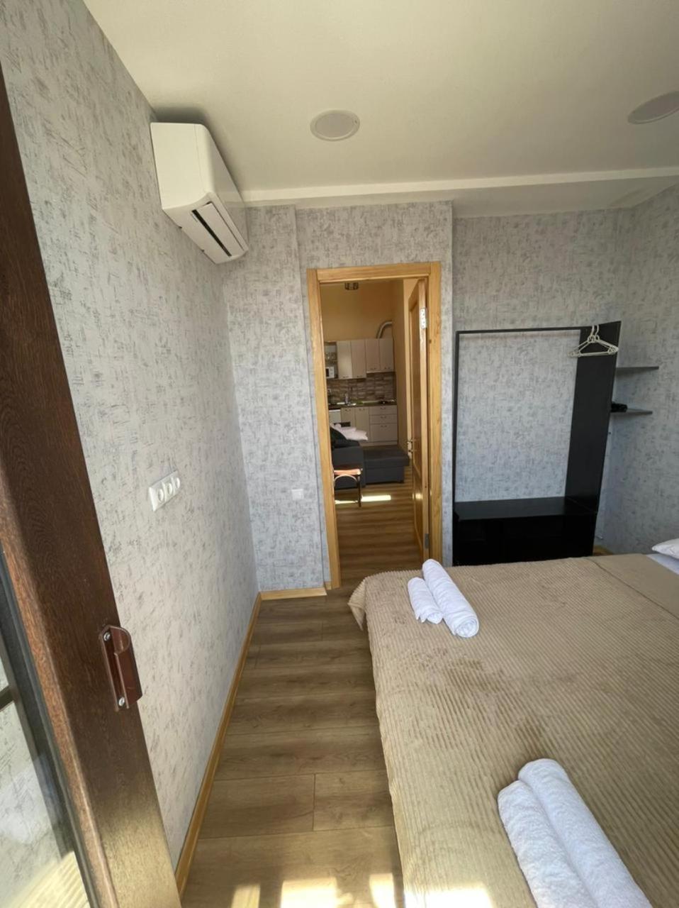 Apart10 